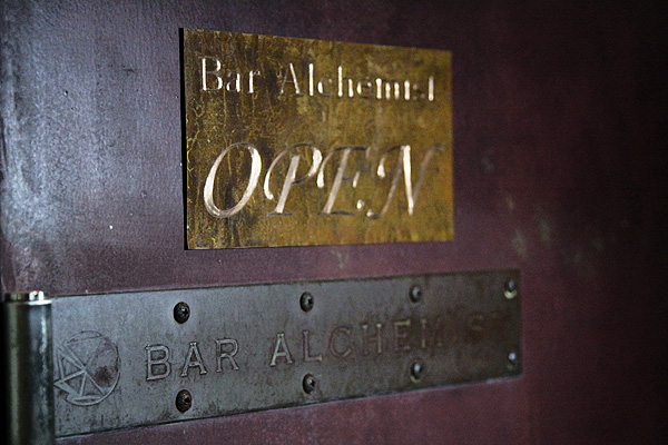 Bar AlchemistFo[ AP~Xg X܉摜 01
